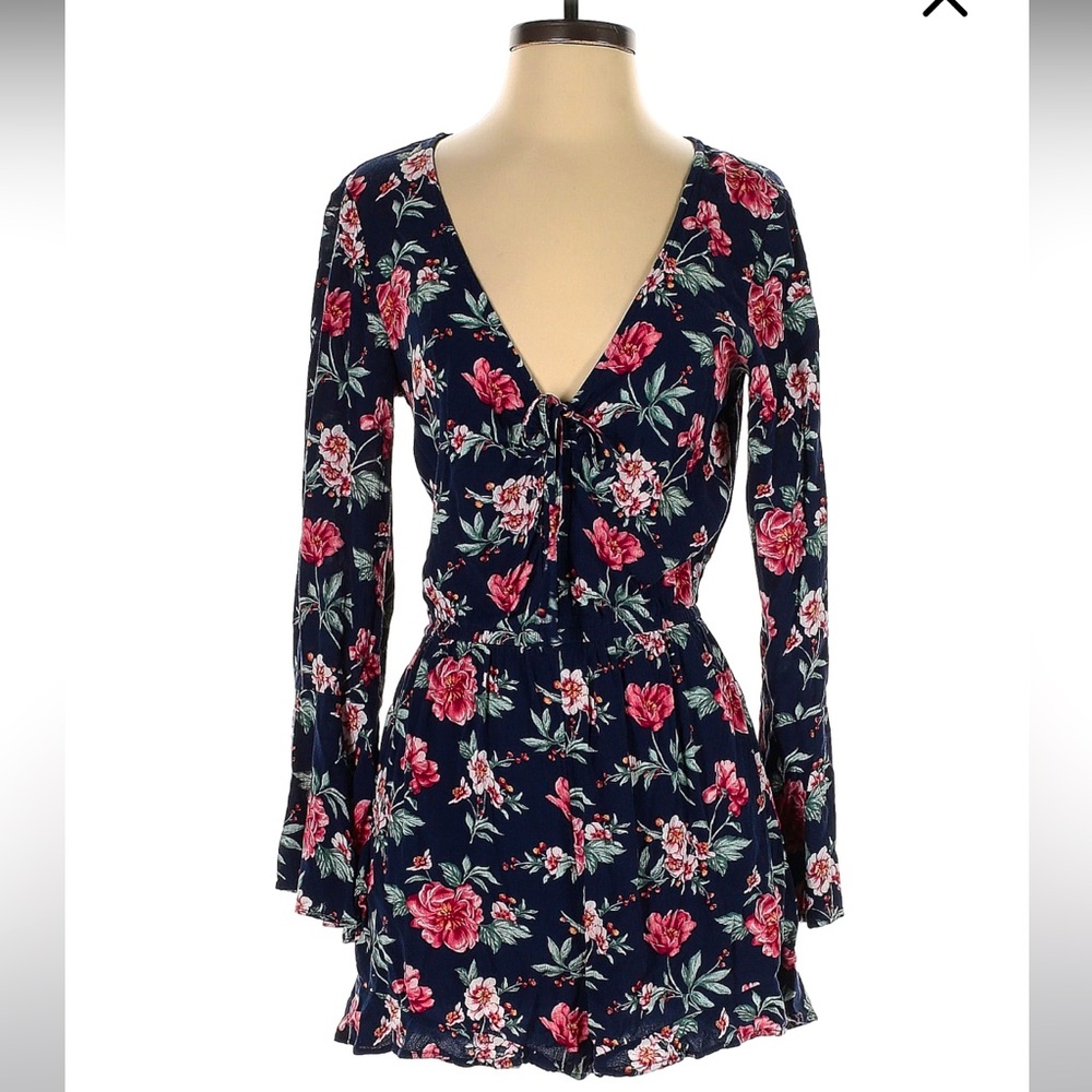 American Eagle floral romper. Size S/P/CH